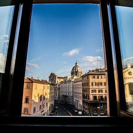 Caesarina Roma, Luxury 公寓