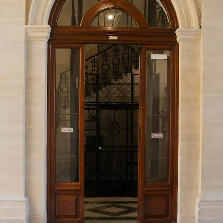 Caesarina Roma, Luxury 公寓